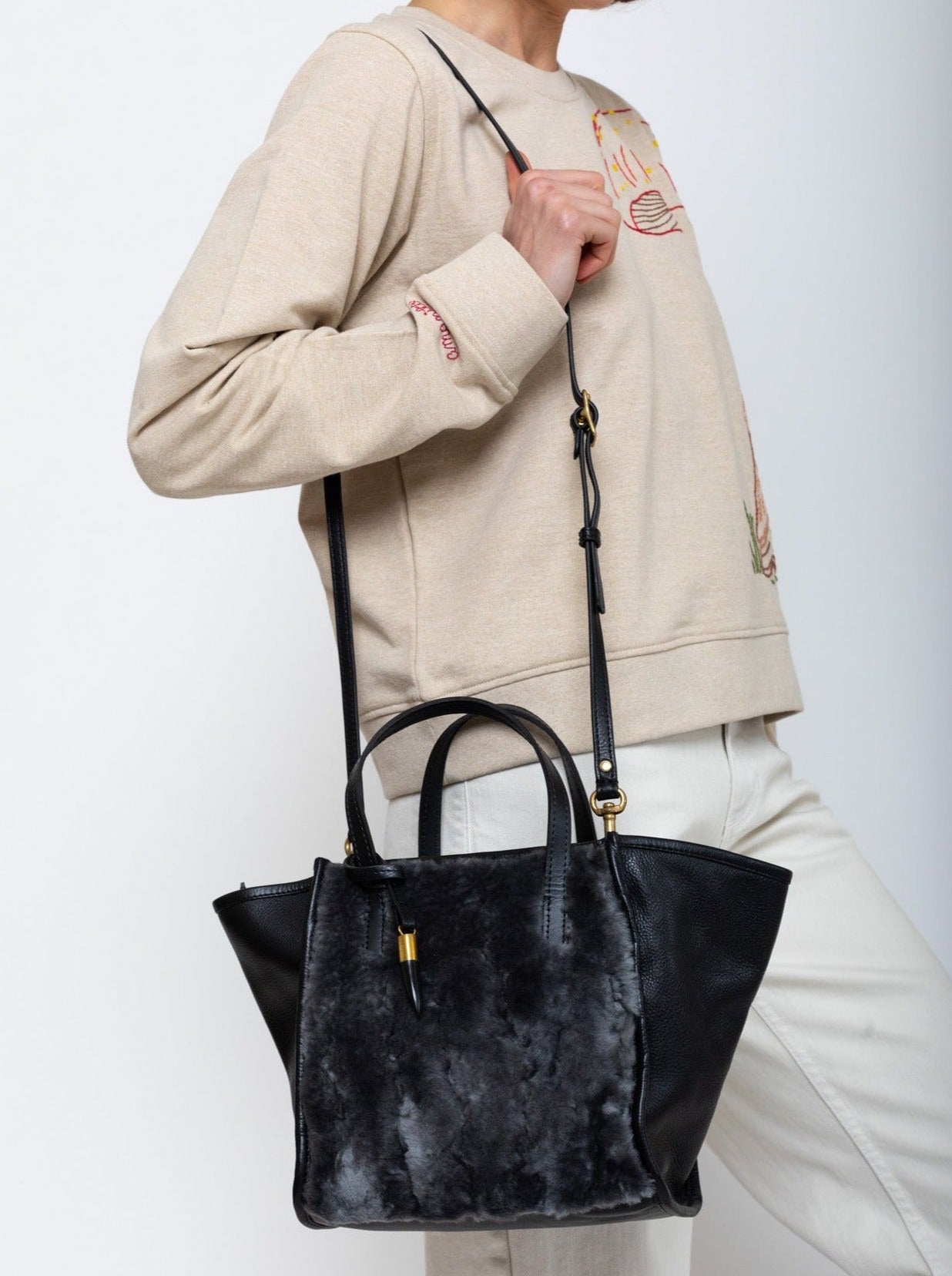 Black Rattan Petit Moyen Shoulder Bag